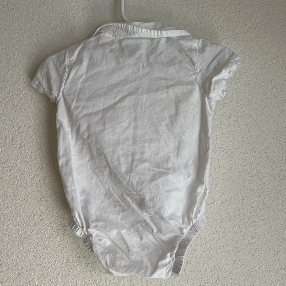 Cat & Jack White Kids Short Sleeve Button Up Bodysuit size 3/6M
